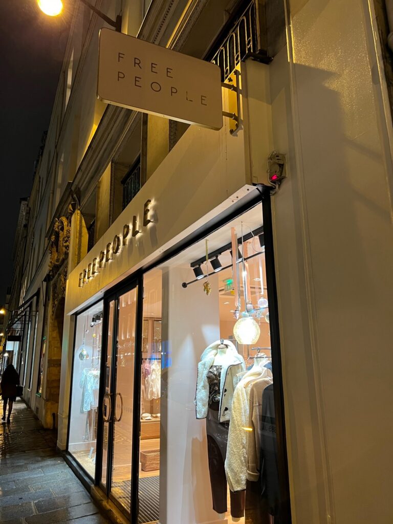 signage in paris