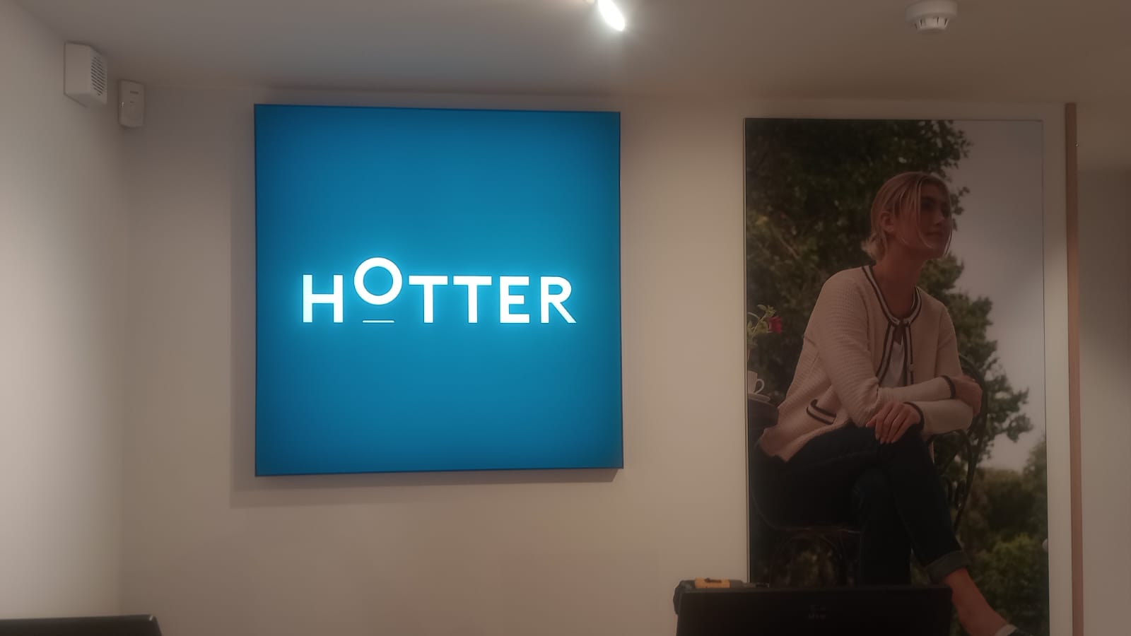 Lightbox project image