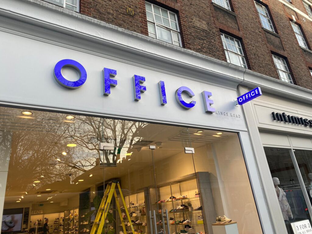 signage company in london