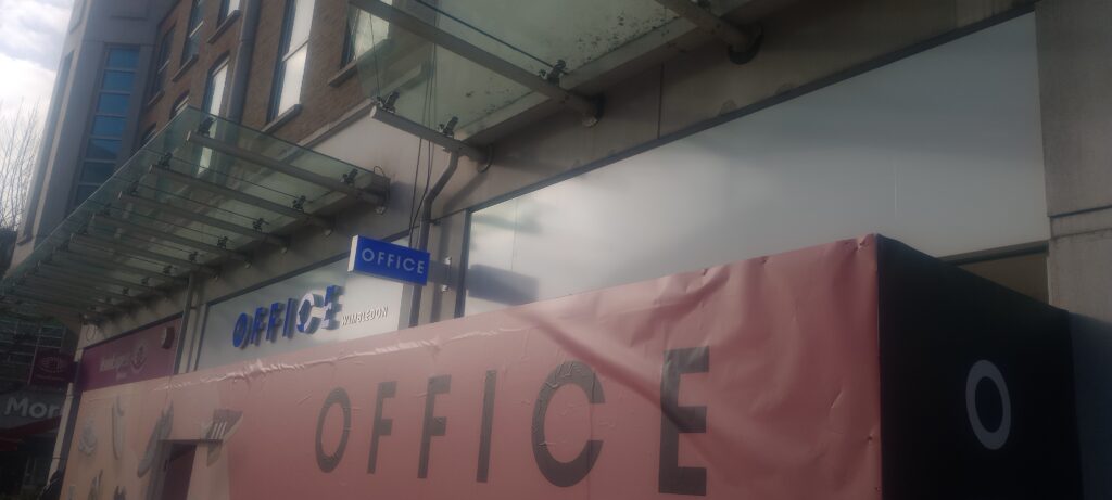signage in wimbledon